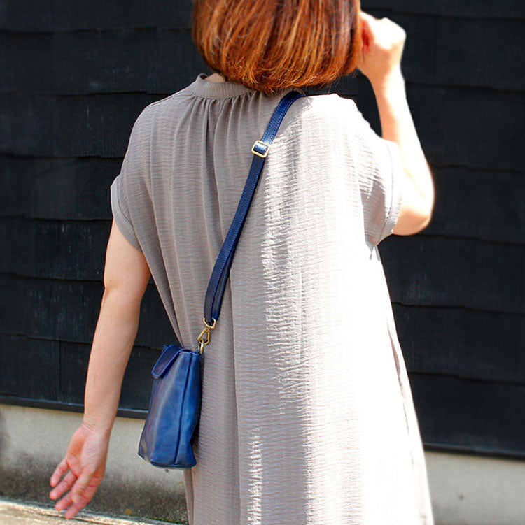 Charis Poche 本革 ショルダーポーチ lb336